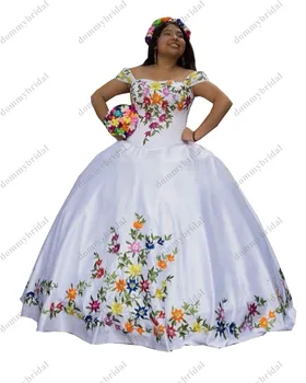 2023 Renkli Çiçekler Beyaz Kapalı Omuz Ucuz Quinceanera Balo Elbise Kapaklı Kollu İşlemeli Tatlı 15 16 XV Elbiseler